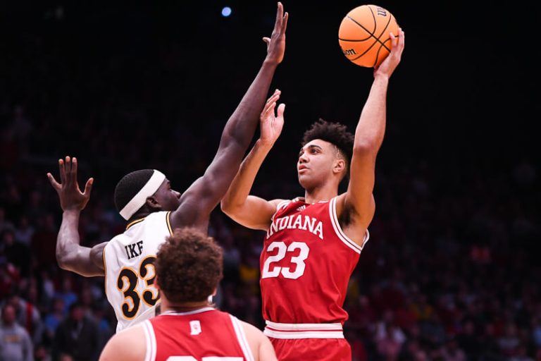 At the bell: Indiana 66, Wyoming 58 - inside the hall

