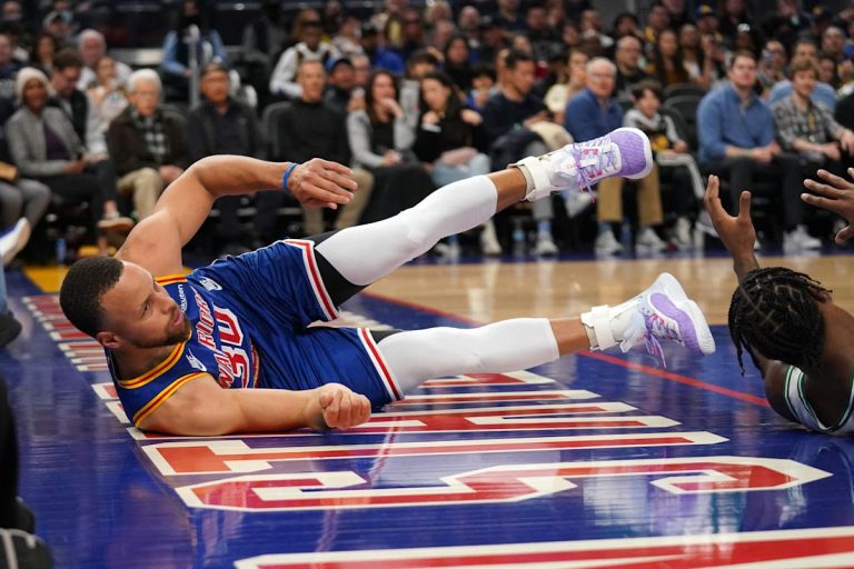 Steve Curry suffers from a sore foot vs the Celtics

