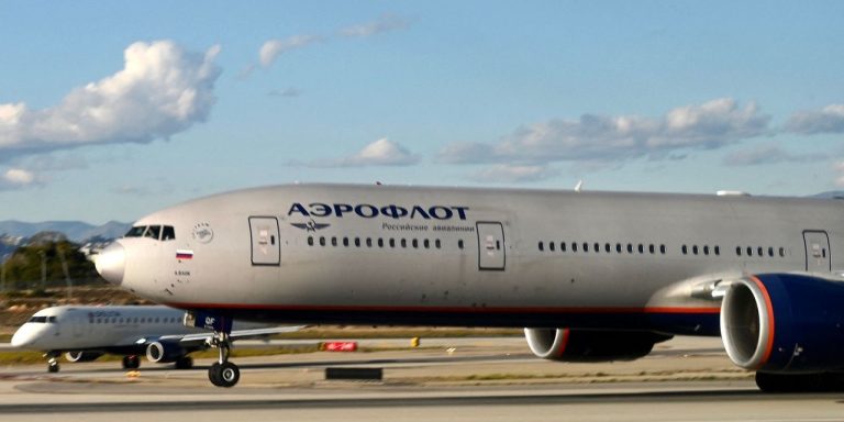 The United States expects to ban Russian flights from American airspace

