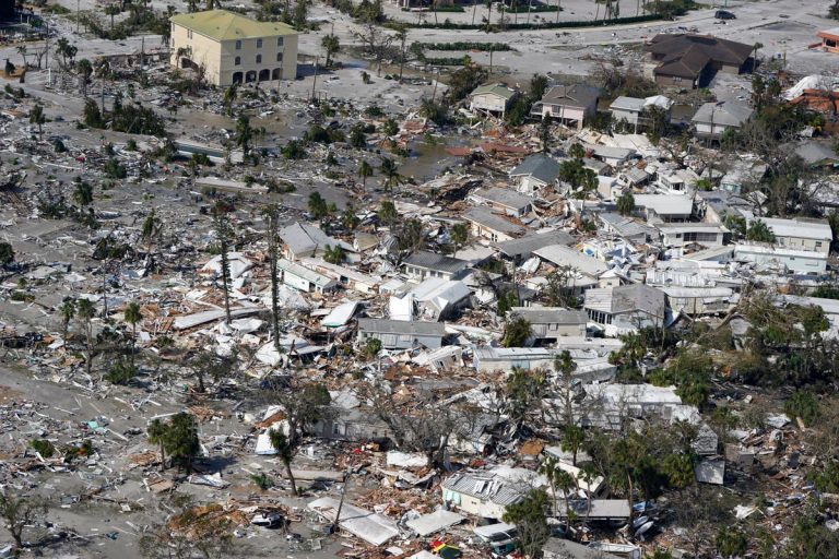 Meta: Hurricane Ian latest update: Tropical Storm regains strength as a Category 1 hurricane as it approaches South Carolina

