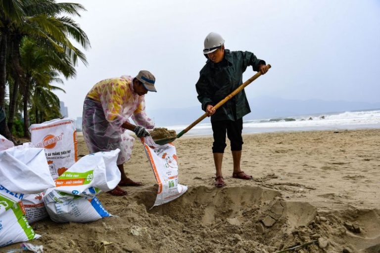 Typhoon Noru: Kareng makes landfall in Da Nang, Vietnam

