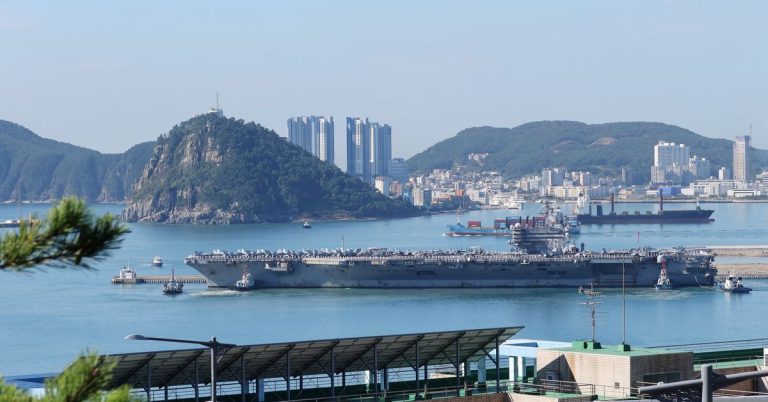 US aircraft carrier arrives in South Korea as a warning to North Korea

