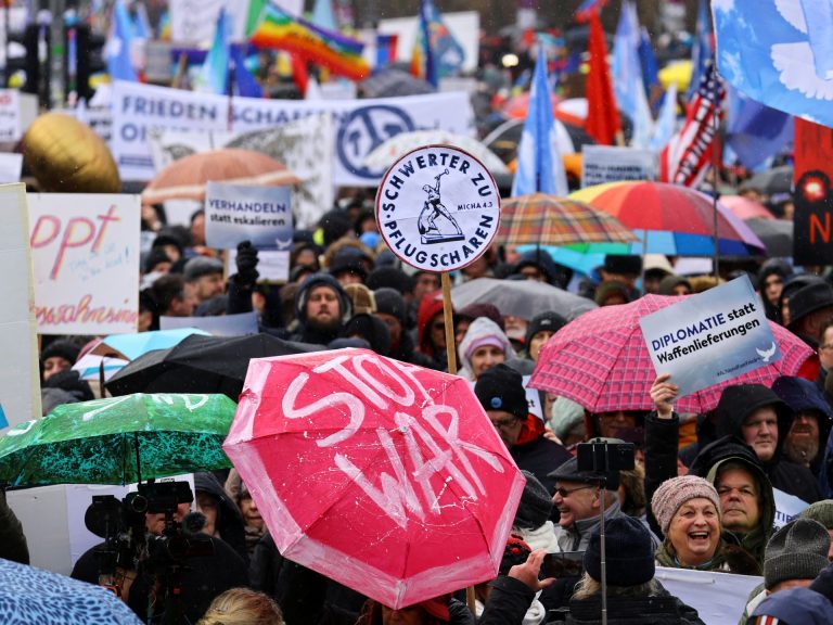  Thousands gather in Berlin, Paris to demand peace in Ukraine |  News of the war between Russia and Ukraine

