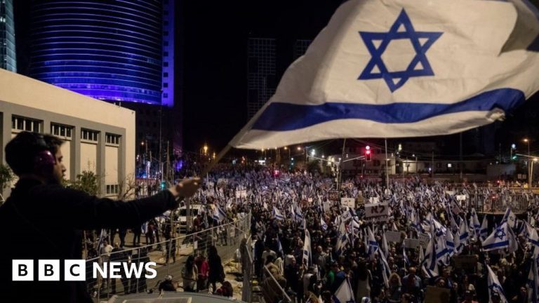 Israel: Demonstrators take to the streets in one of the largest protests in its history

