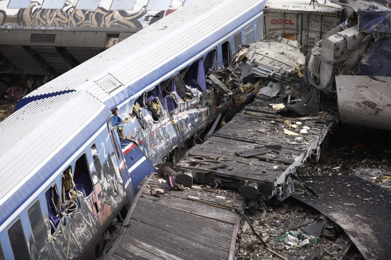 Train crash in Greece: the death toll is rising

