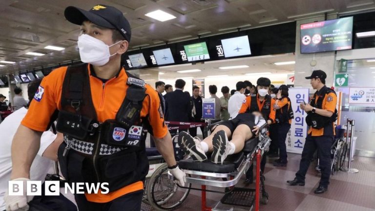 Asiana Airlines: A passenger was arrested for opening the plane door during a flight to South Korea

