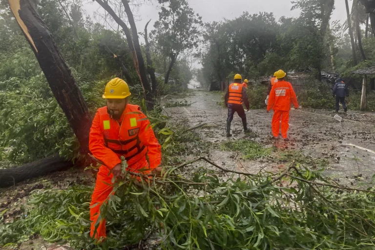 Powerful Cyclone Mocha made landfall in Myanmar, destroying roofs and killing at least 3 people

