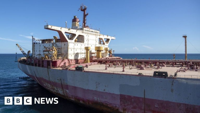 The United Nations begins a rescue operation to stop the catastrophic oil spill off Yemen

