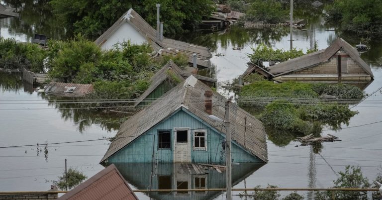 Experts say that Russia is most likely behind the collapse of the Ukraine dam

