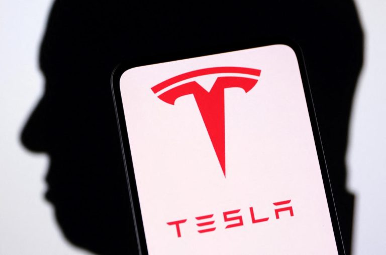 Tesla stock falls as Barclays says it's time to 'move to the sidelines'

