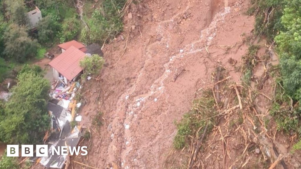 Brazil floods People stranded on rooftops in Rio Grande do Sul